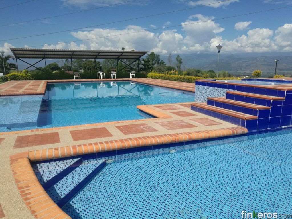 MEGA FINCA PARA GRUPOS GRANDES - Finca en Pereira, Risaralda